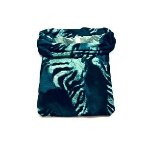 Vixen cowl neck top! 🍃